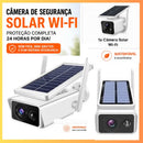 Câmera de segurança solar Wi-Fi branca com painel solar integrado para monitoramento externo.