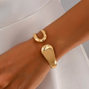Pulseira Aberta Feminina Geométrica – Design Vazado Elegante e Moderno